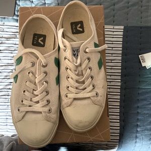 VEJA WATA CANVAS WHITE with GREEN